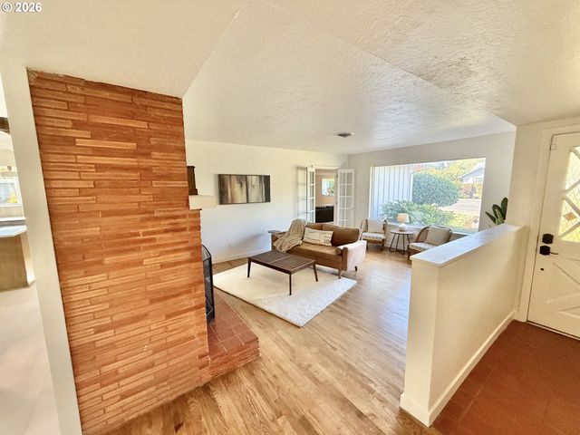 240 Nw BAKER CREEK Rd, Mc Minnville, OR 97128