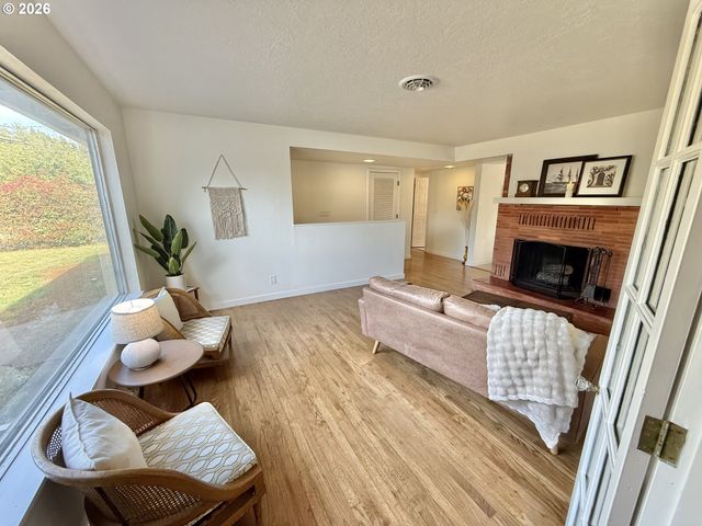 240 Nw BAKER CREEK Rd, Mc Minnville, OR 97128