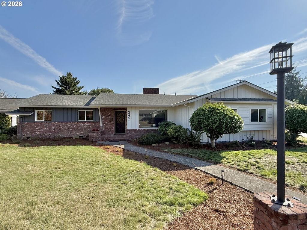 Image 1 of property listing at 240 Nw BAKER CREEK Rd, Mc Minnville, OR 97128