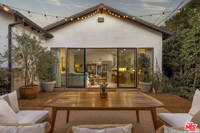 5919 Encino Avenue, Encino, CA 91316