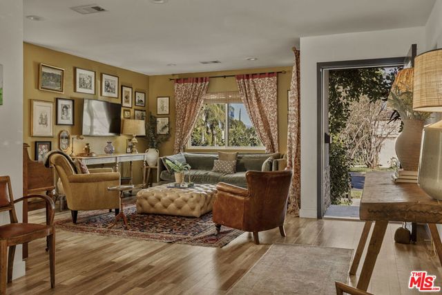 5919 Encino Avenue, Encino, CA 91316