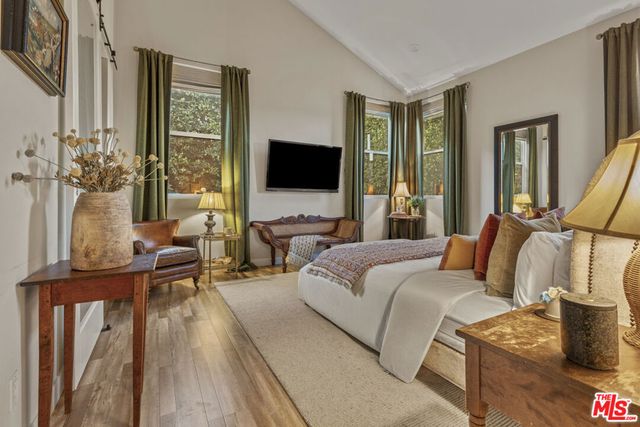 5919 Encino Avenue, Encino, CA 91316