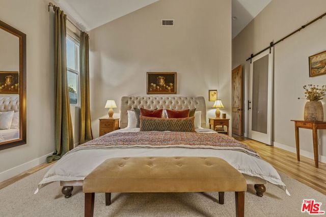 5919 Encino Avenue, Encino, CA 91316