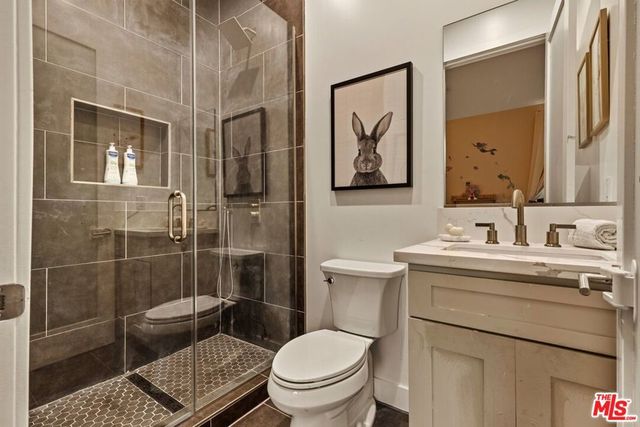 5919 Encino Avenue, Encino, CA 91316