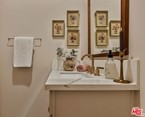 5919 Encino Avenue, Encino, CA 91316