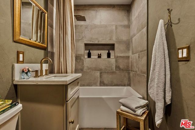 5919 Encino Avenue, Encino, CA 91316