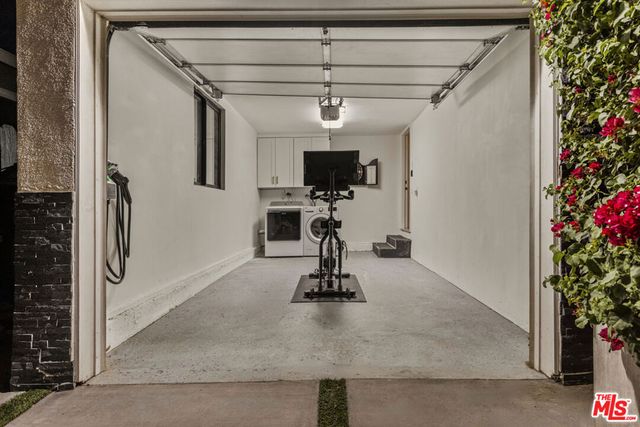 5919 Encino Avenue, Encino, CA 91316