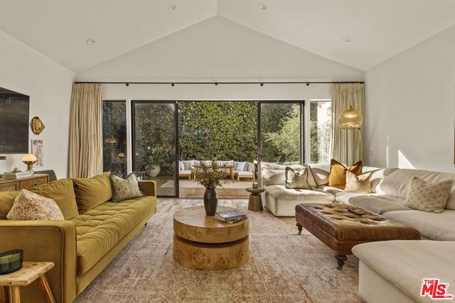 5919 Encino Avenue, Encino, CA 91316