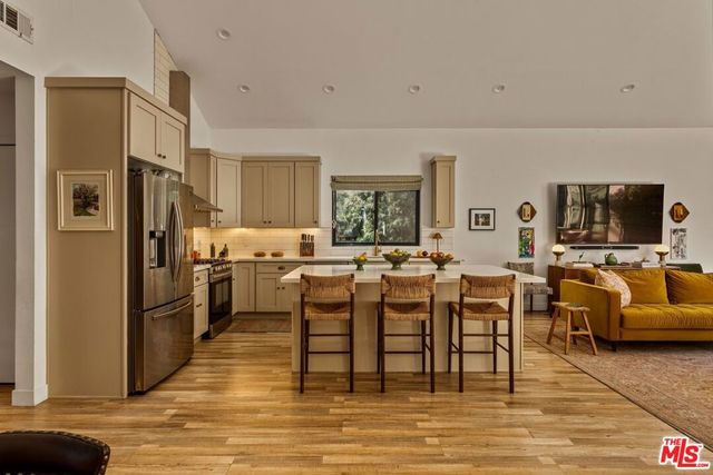 5919 Encino Avenue, Encino, CA 91316