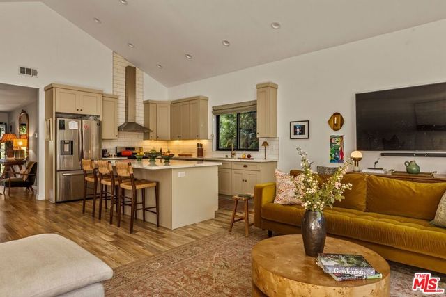 5919 Encino Avenue, Encino, CA 91316