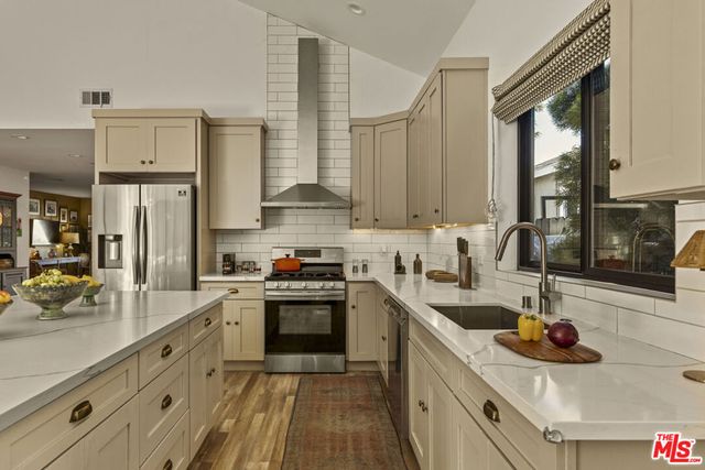 5919 Encino Avenue, Encino, CA 91316