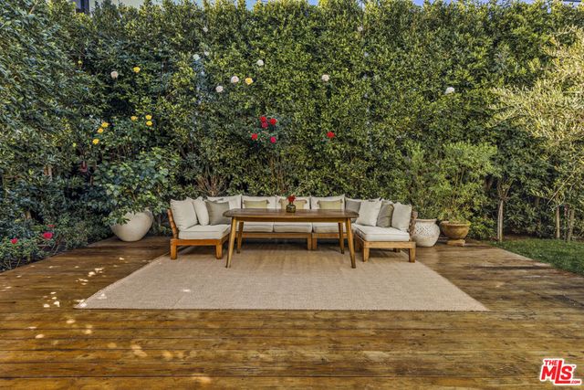 5919 Encino Avenue, Encino, CA 91316