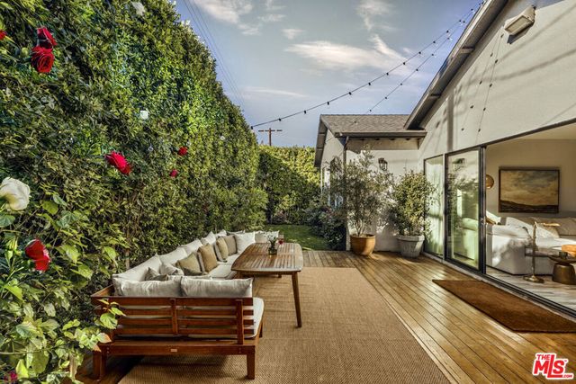 5919 Encino Avenue, Encino, CA 91316