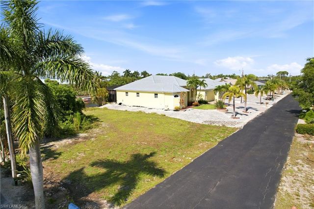 3759 Manatee DR, St. James City, FL 33956