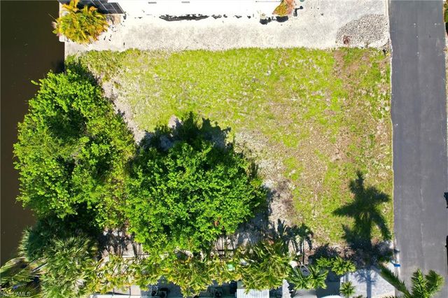 3759 Manatee DR, St. James City, FL 33956