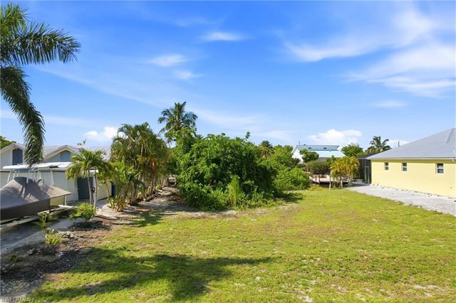 3759 Manatee DR, St. James City, FL 33956