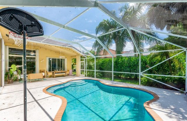 3967 Nighthawk Dr, Weston, FL 33331