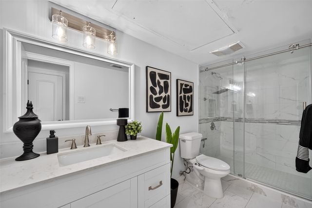 7522 Holly Hill Drive 8, Dallas, TX 75231