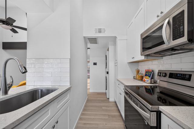 7522 Holly Hill Drive 8, Dallas, TX 75231