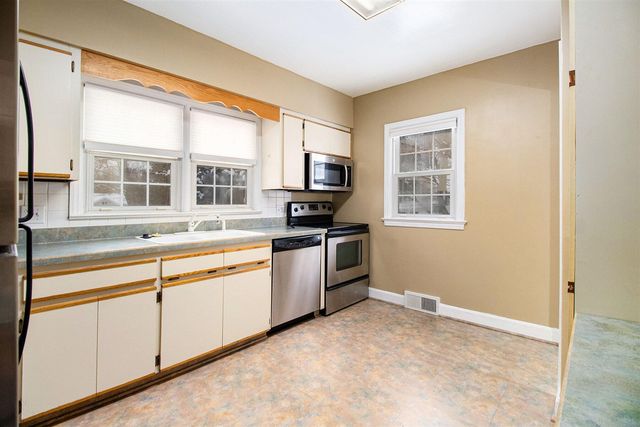 16 N Center Street, Bangor, MI 49013