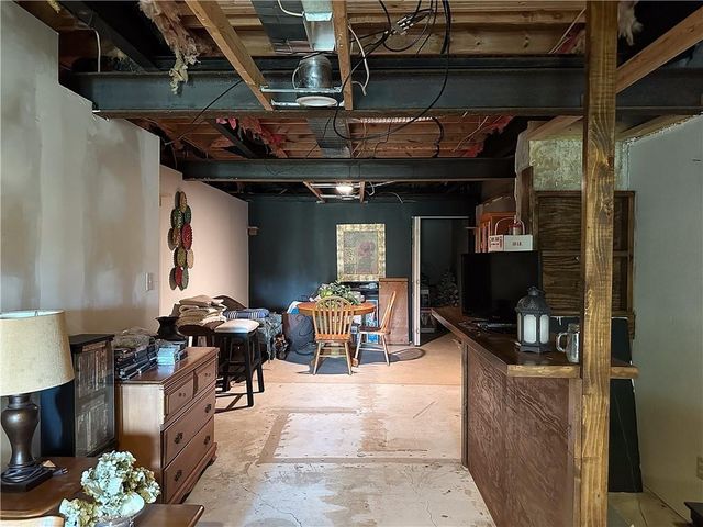 7 SW 400th Road, Warrensburg, MO 64093