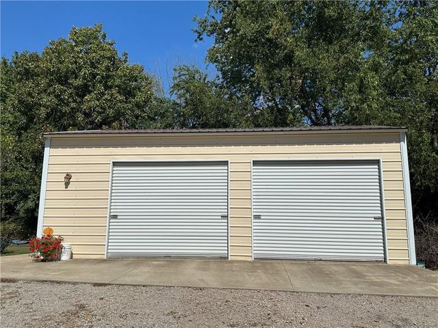 7 SW 400th Road, Warrensburg, MO 64093