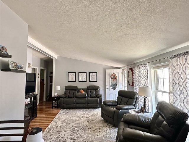 7 SW 400th Road, Warrensburg, MO 64093