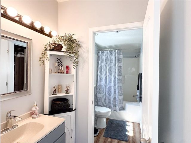 7 SW 400th Road, Warrensburg, MO 64093