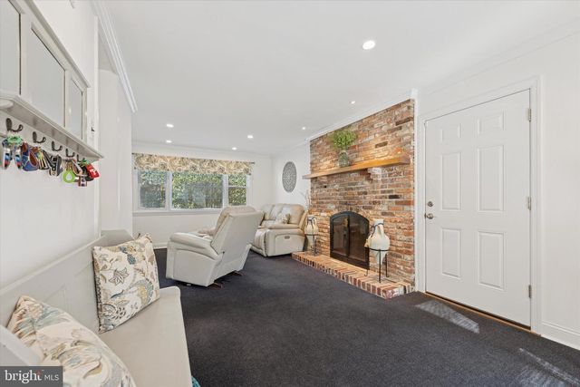 147 SNYDER LN, Springfield, PA 19064