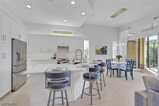 7832 Valencia CT, Naples, FL 34113