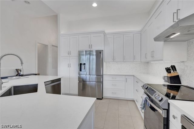 7832 Valencia CT, Naples, FL 34113