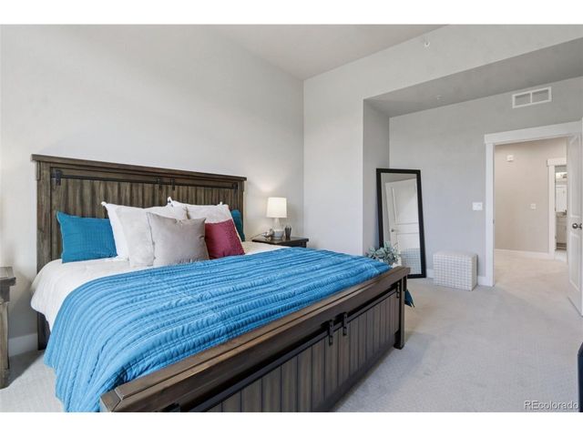 176 High Point Dr, Longmont, CO 80504