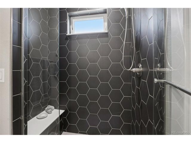 176 High Point Dr, Longmont, CO 80504