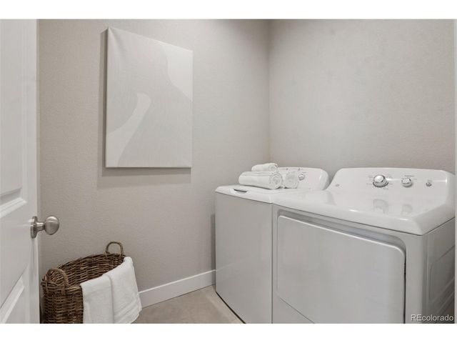 176 High Point Dr, Longmont, CO 80504