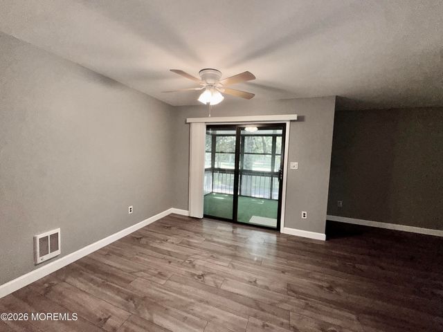 119 Amberly Drive H, Manalapan, NJ 07726