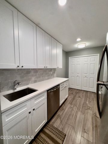 119 Amberly Drive H, Manalapan, NJ 07726