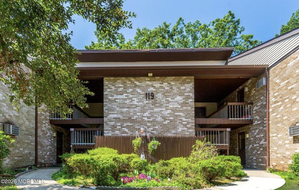 119 Amberly Drive H, Manalapan, NJ 07726