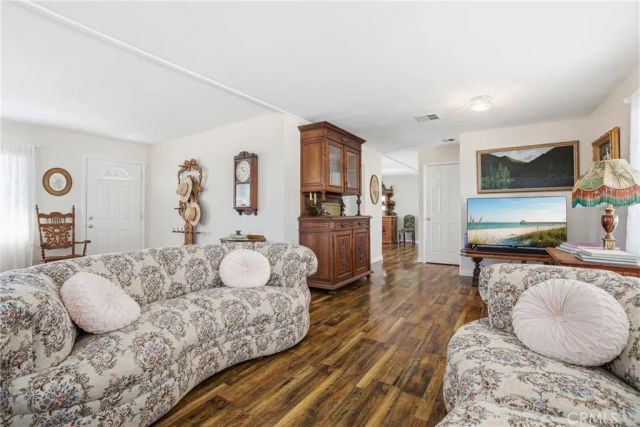 38195 Via Taffia, Murrieta, CA 92563