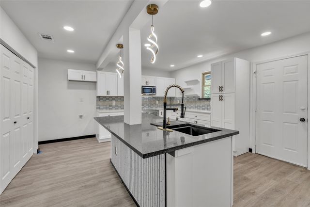6506 Palm Island Street, Dallas, TX 75241