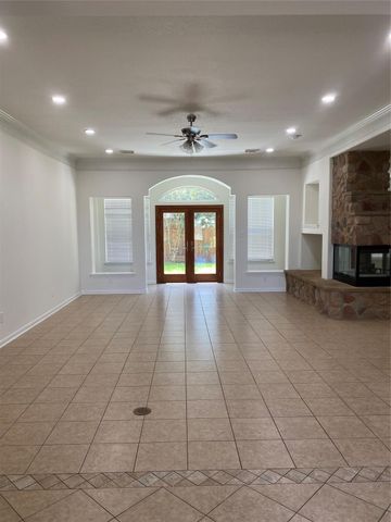 9535 Empress Crossing Drive, Spring, TX 77379