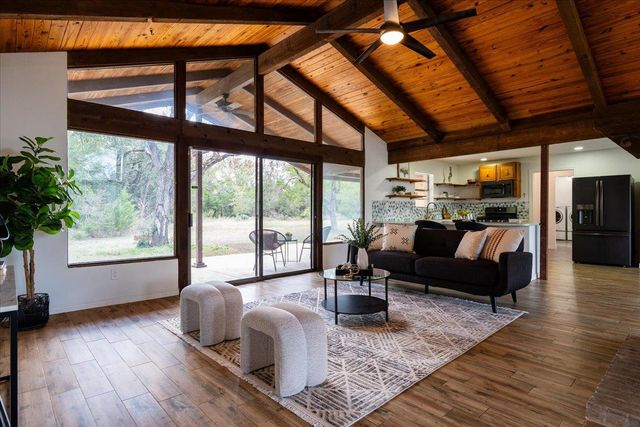 121 Merrywood LN, San Marcos, TX 78666
