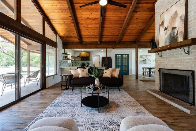 121 Merrywood LN, San Marcos, TX 78666