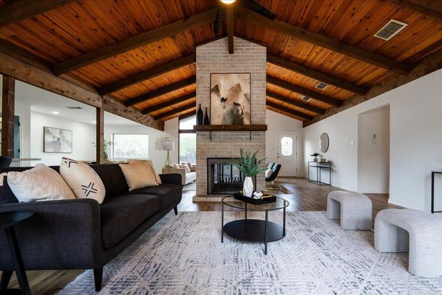 121 Merrywood LN, San Marcos, TX 78666