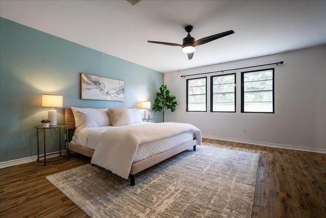 121 Merrywood LN, San Marcos, TX 78666