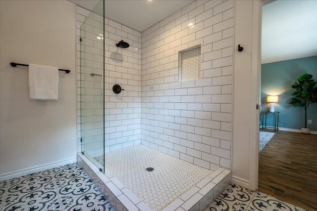 121 Merrywood LN, San Marcos, TX 78666
