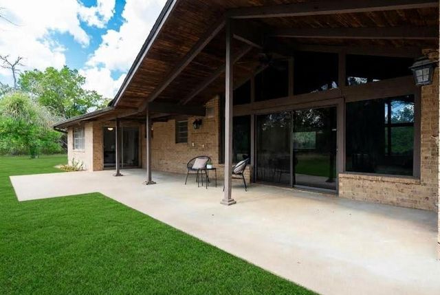 121 Merrywood LN, San Marcos, TX 78666