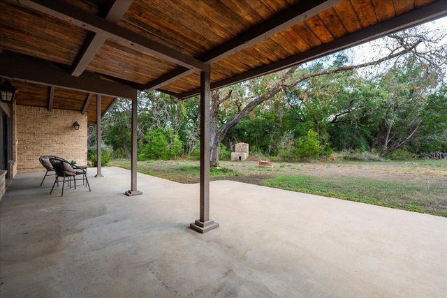 121 Merrywood LN, San Marcos, TX 78666