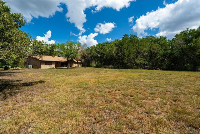 121 Merrywood LN, San Marcos, TX 78666