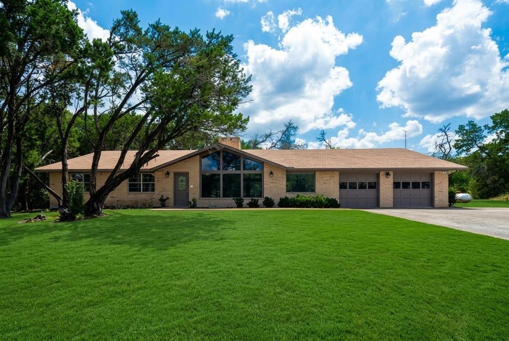 121 Merrywood LN, San Marcos, TX 78666