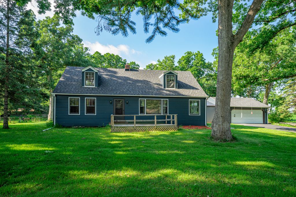 15631 E IL RTE 72, Davis Junction, IL 61020